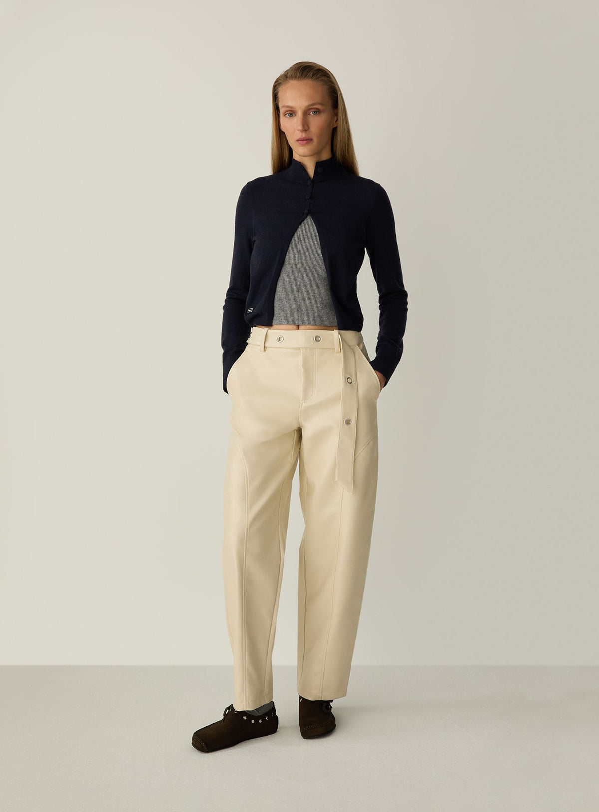 Pantalon barrel Noosa écru en simili cuir Laagam - photo 1