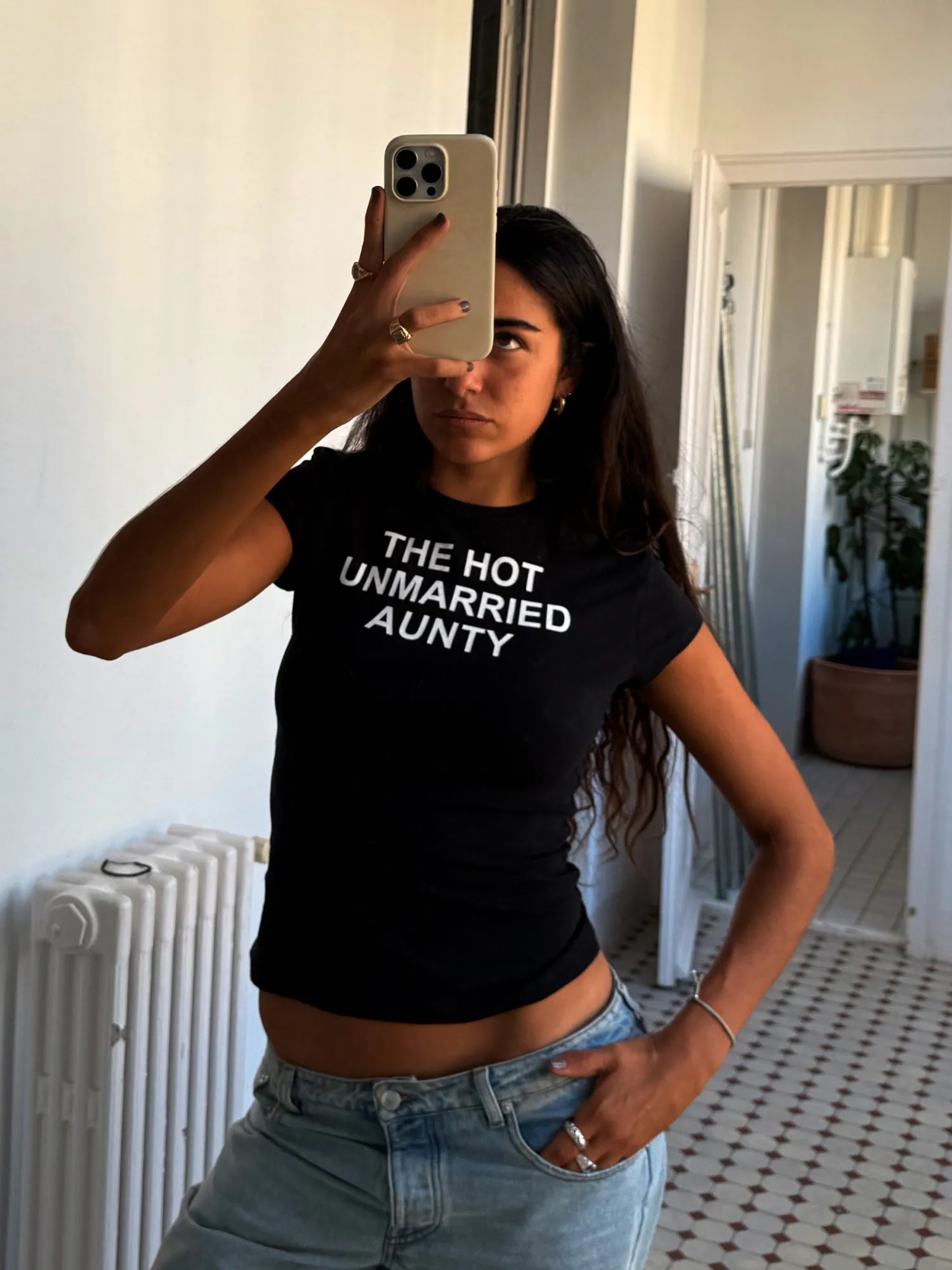 T-shirt Hot Unmarried Aunty - Susmie&