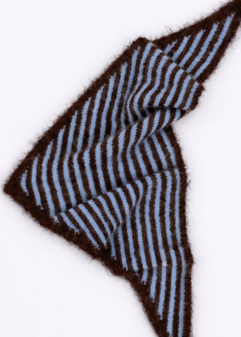 Écharpe triangle Jenna en mohair rayures chocolat et bleu ciel Surprise