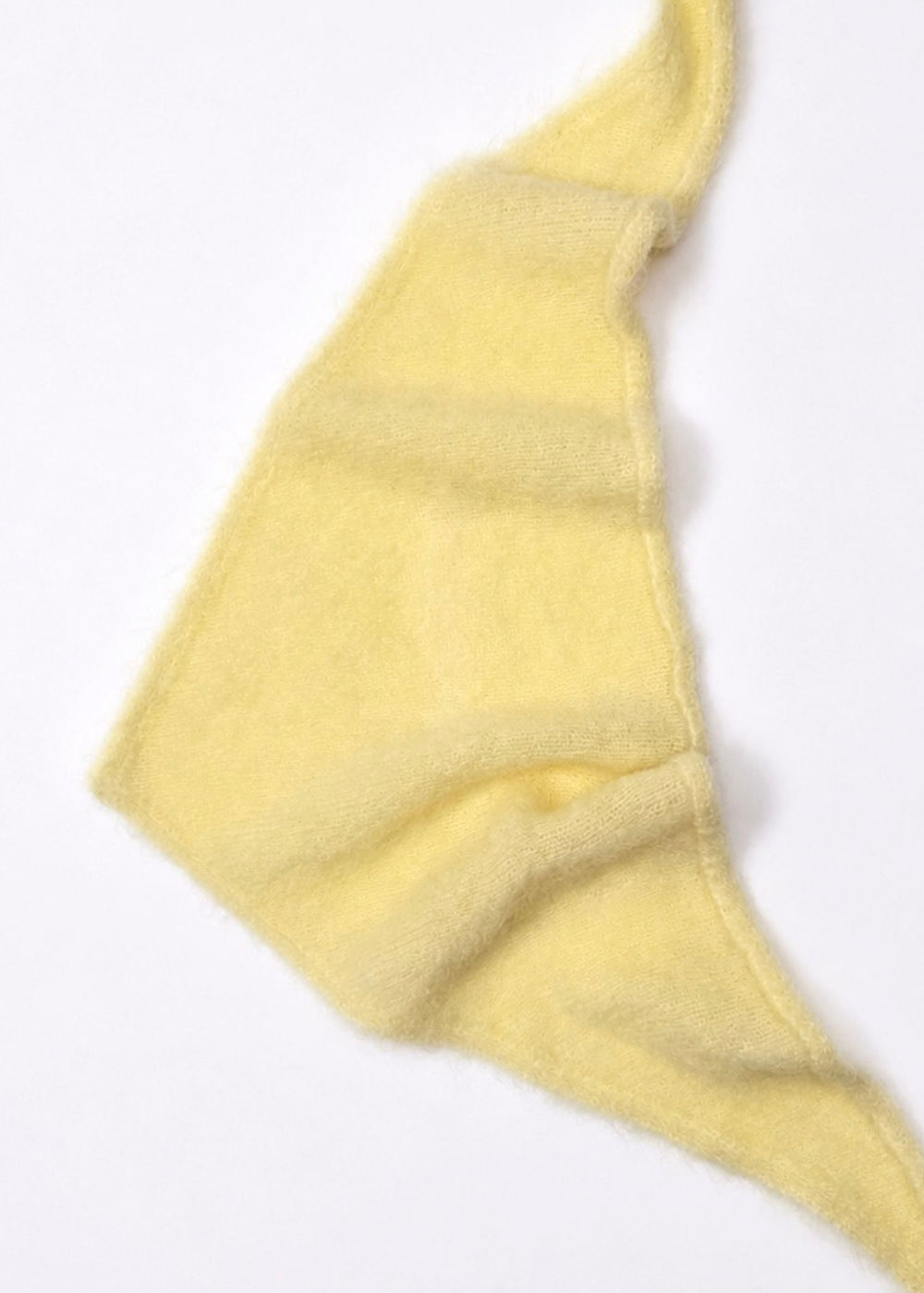 Écharpe triangle Jenna en mohair jaune clair Surprise - photo 2