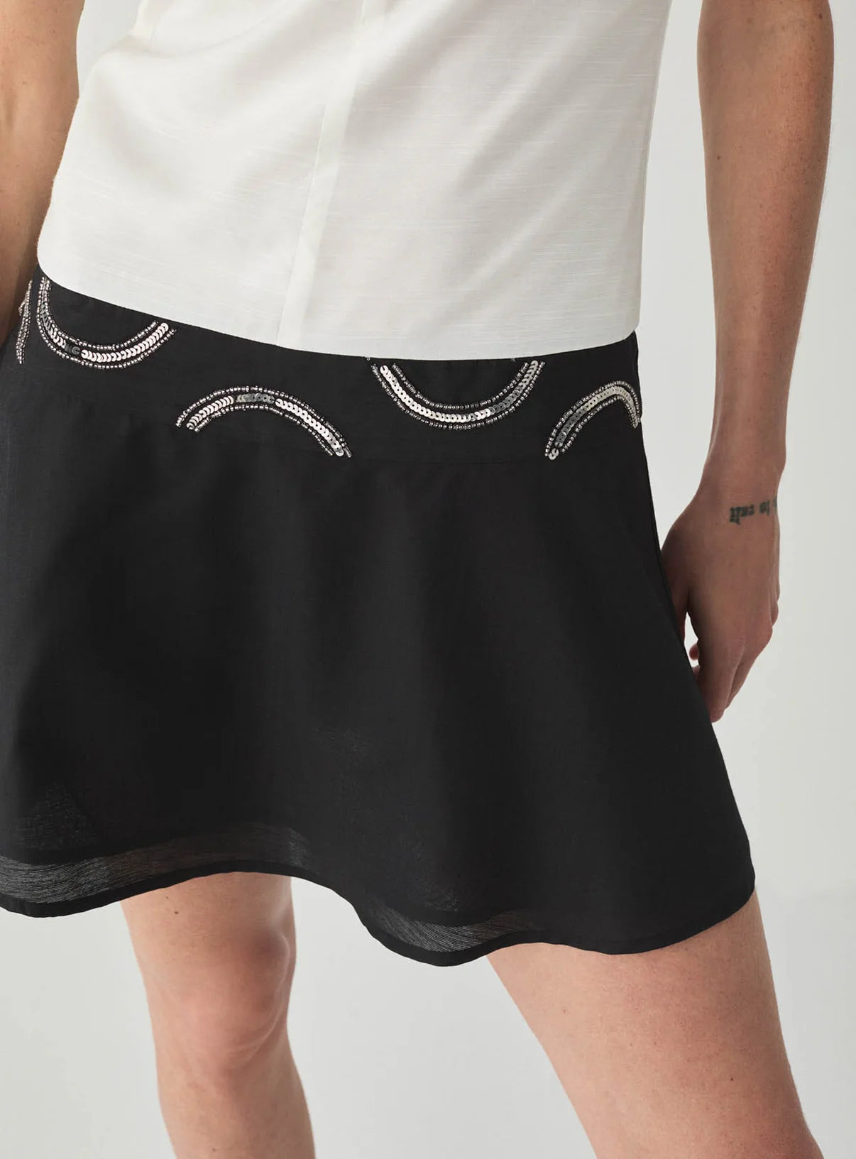 Robe Courte Noire et Blanche Malen - Laagam