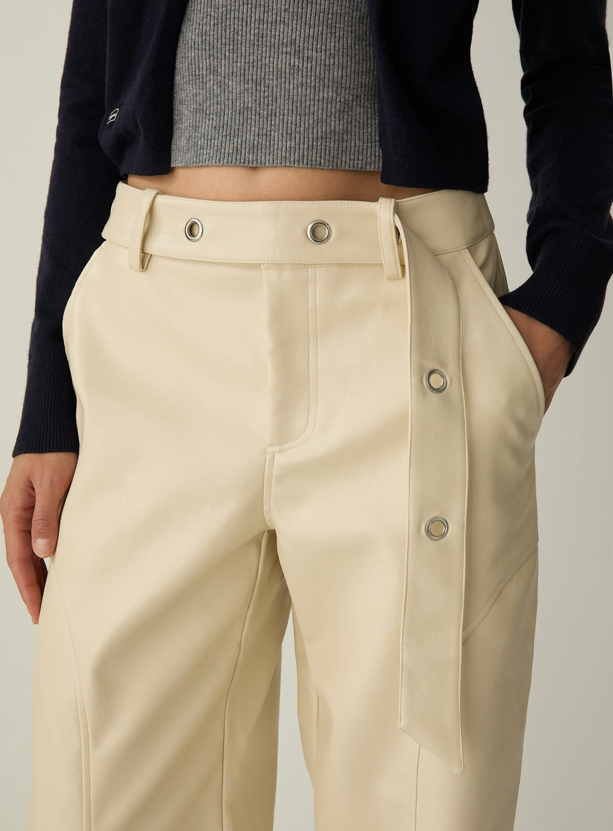 Pantalon barrel Noosa écru en simili cuir Laagam - photo 3