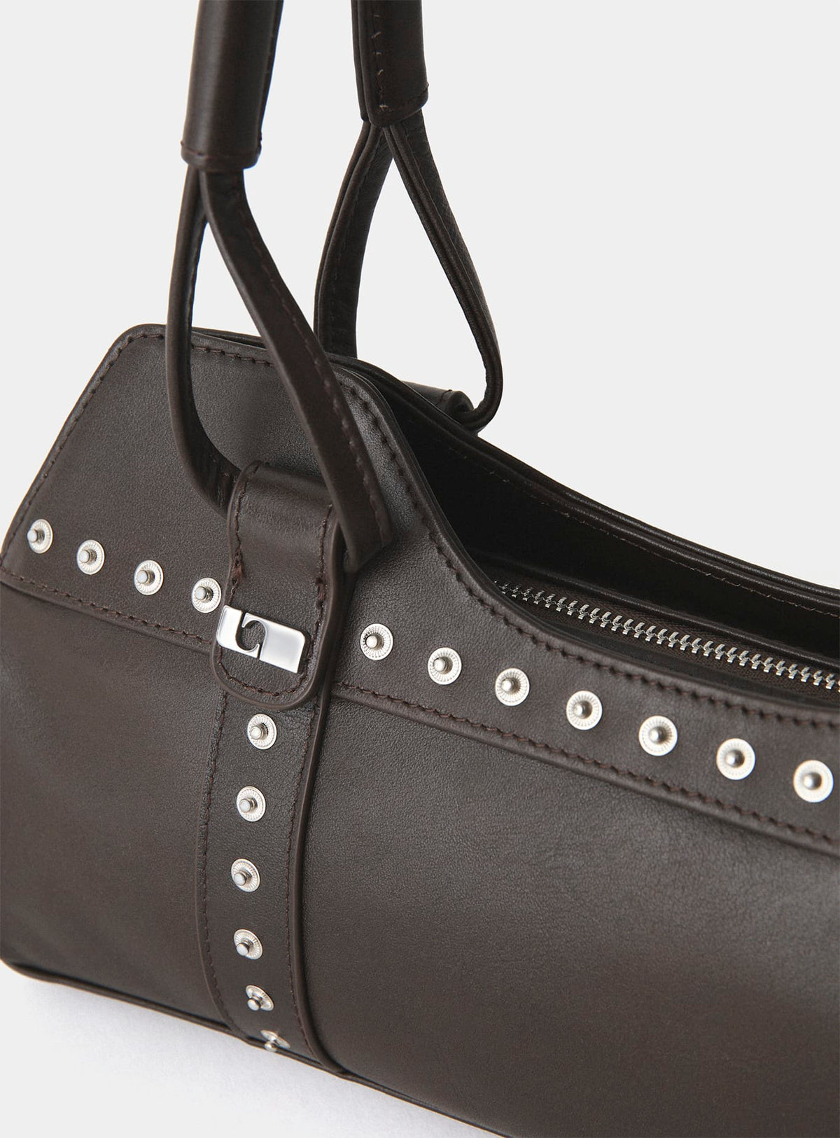 Sac Jane marron en cuir Laagam – détail clous
