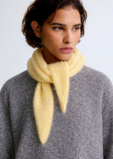 Écharpe triangle Jenna en mohair jaune clair Surprise - photo 1
