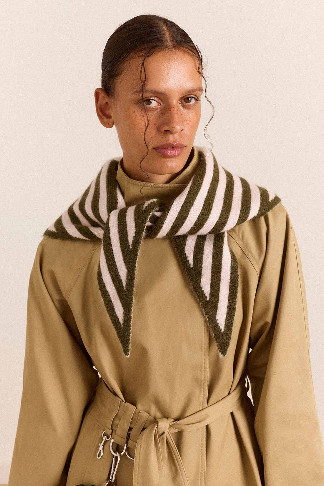 Foulard triangle rayé olive et rose - Damson Madder