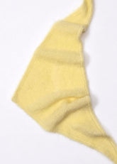 Écharpe triangle Jenna en mohair jaune clair Surprise - photo 2