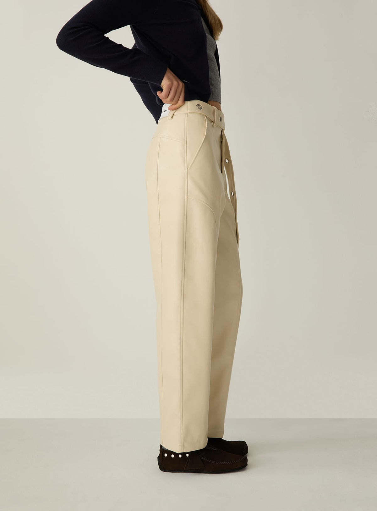 Pantalon barrel Noosa écru en simili cuir Laagam - photo 2