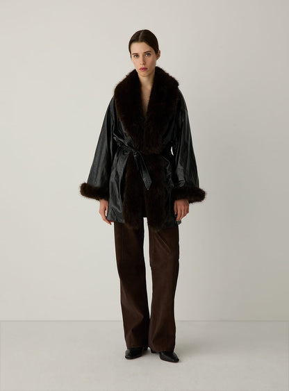 Manteau court Oriane noir Laagam porté – vue de face