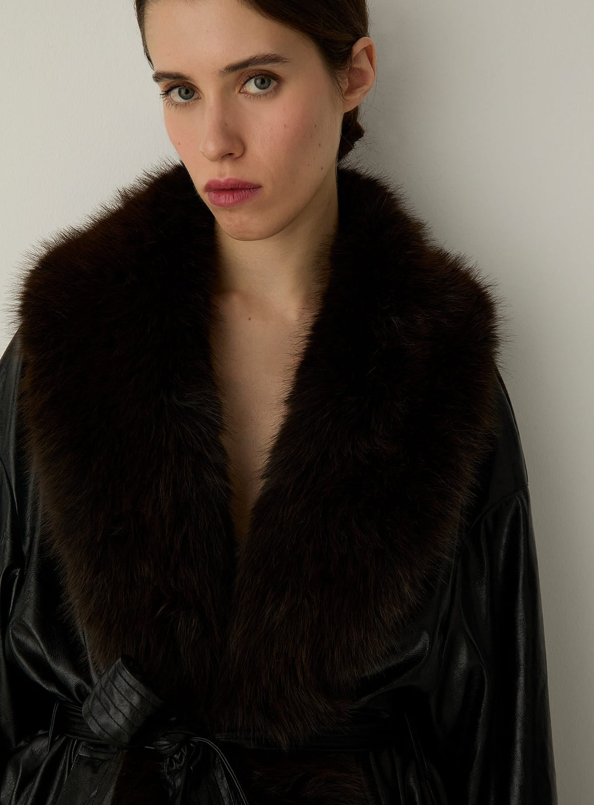 Manteau court Oriane noir Laagam – détail