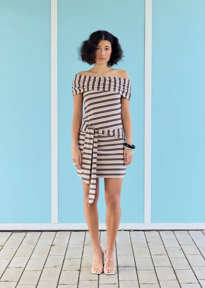 Robe Rayée Natasha - RÉSUMÉ