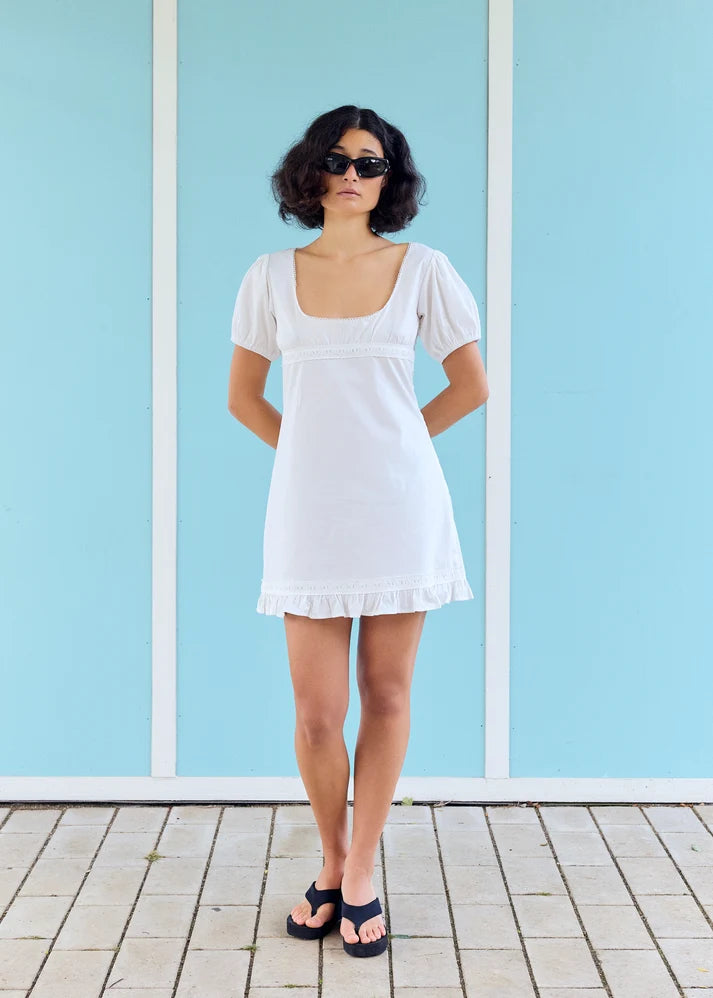 Robe Nonna Blanche - RÉSUMÉ