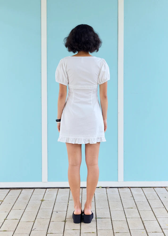 Robe Nonna Blanche - RÉSUMÉ