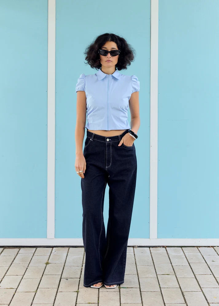 Top Zippé Bleu Neo - RÉSUMÉ