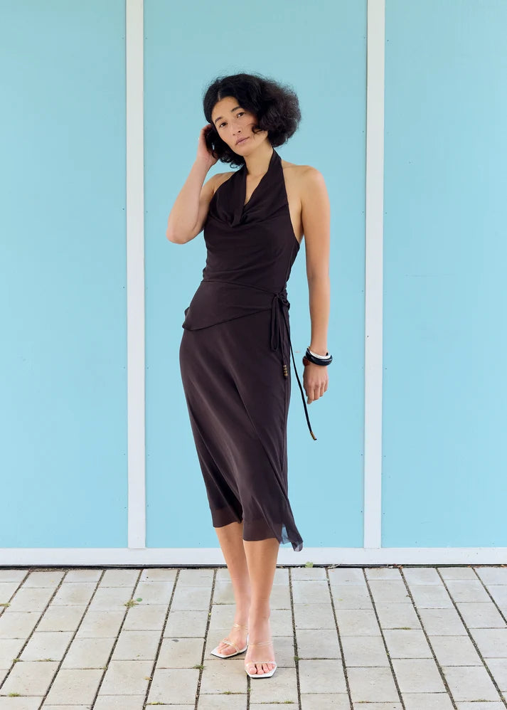 Robe Dos Nu Nova - RÉSUMÉ