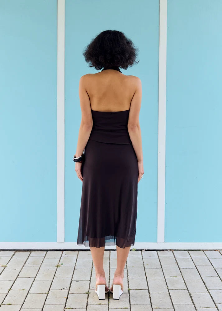 Robe Dos Nu Nova - RÉSUMÉ