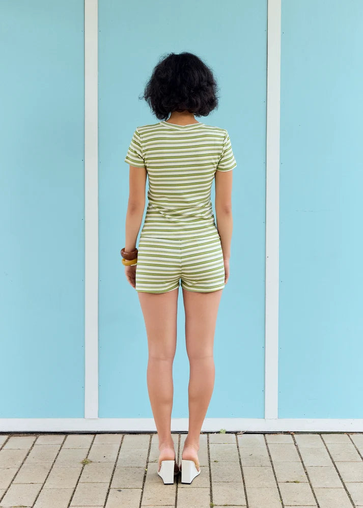 Short Rayés Nicole - RÉSUMÉ