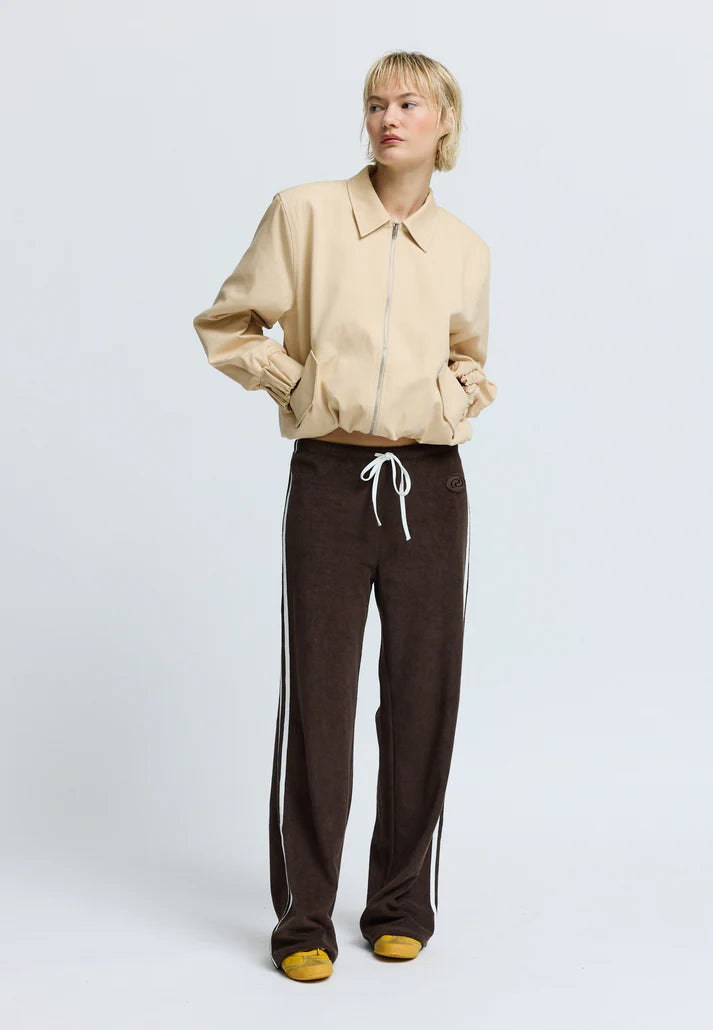 Pantalon Halle - RÉSUMÉ