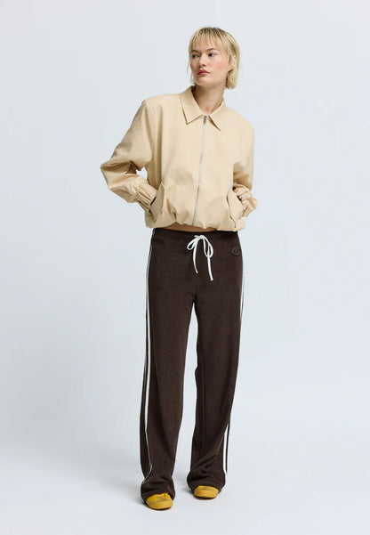 Pantalon Halle - RÉSUMÉ